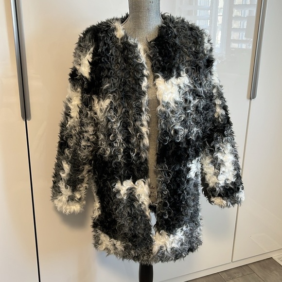 HOST PICK 🖤 ZARA Curly Lamb Faux Fur Coat Lined,  Size M - Picture 7 of 13